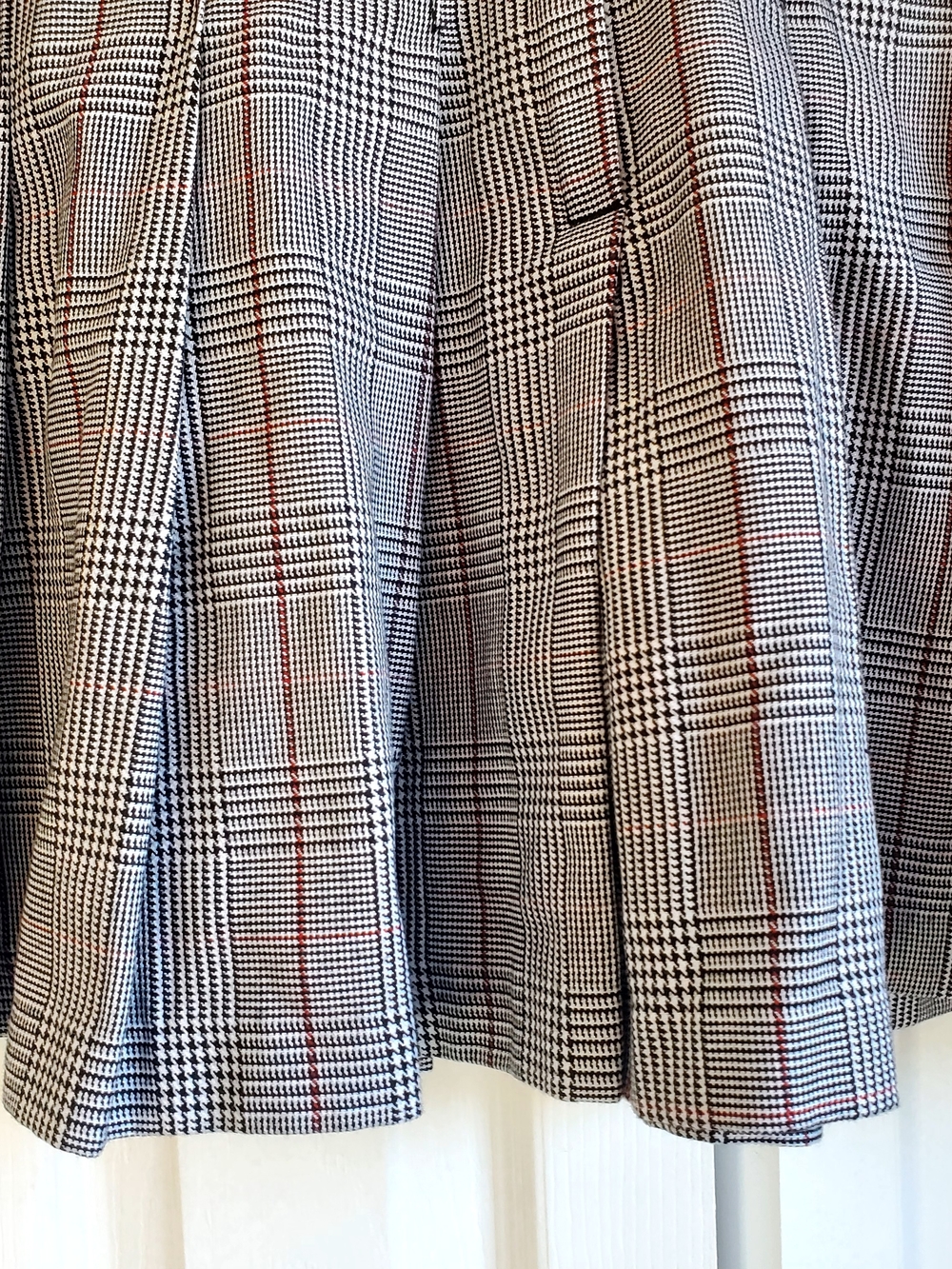 H&M Divided Plaid Pleated Skirt – Black White – Size 8 / EUR 40 - Picture 8 of 11